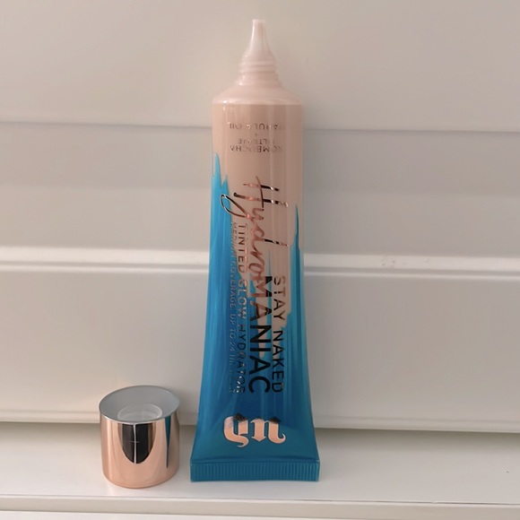 Urban Decay Hydromaniac Glowy Tinted Hydrator Foundation - Picture 3 of 4